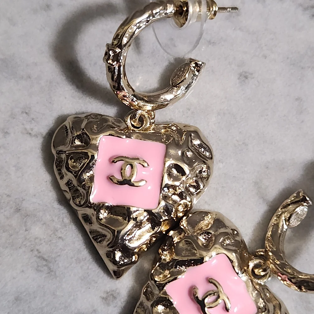 CHANEL Gold-Tone Pink Heart CC Drop Earrings✨️ - Picture 5 of 7